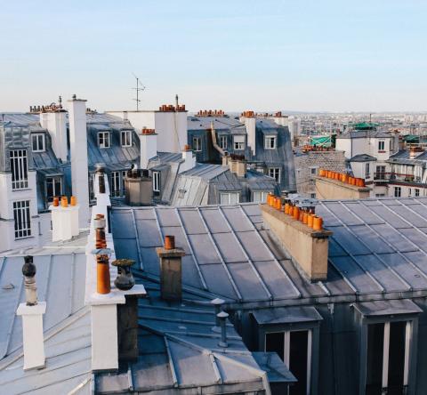 Comme dans le reste de la France, le marché immobilier parisien a subi de plein fouet la hausse des taux. © lechatnoir - Getty Images