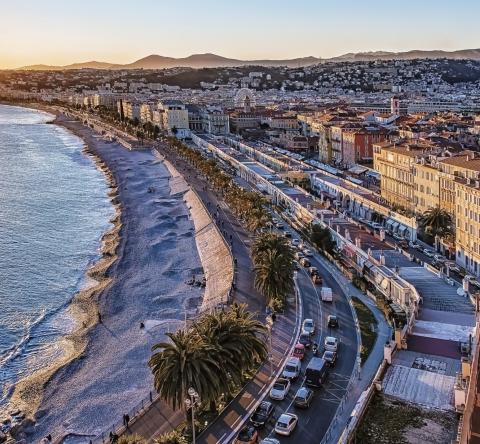 La ville de Nice au coucher du soleil