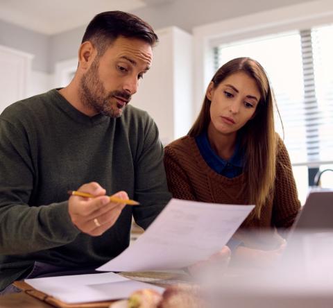 En utilisant un comparateur en ligne, vous pourrez trouver la meilleure assurance selon votre profil. © Drazen Zigic – Getty Images