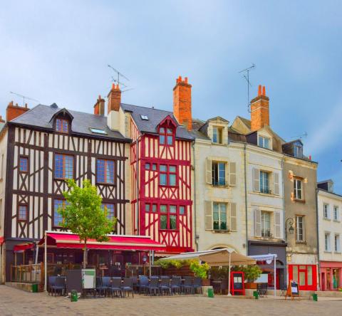 Investir dans une métropole comme Orléans limite le risque de vacance locative. © walencienne – Getty Images